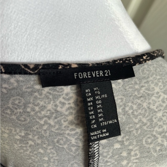 Forever 21 Black Long Sleeve Sheath Dress with Intricate Pattern - Picture 7 of 7